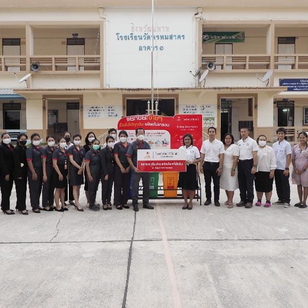 โรงรับจำนำอีซี่มันนี่ สาขาสิงห์บุรี มอบถังขยะแยกประเภท