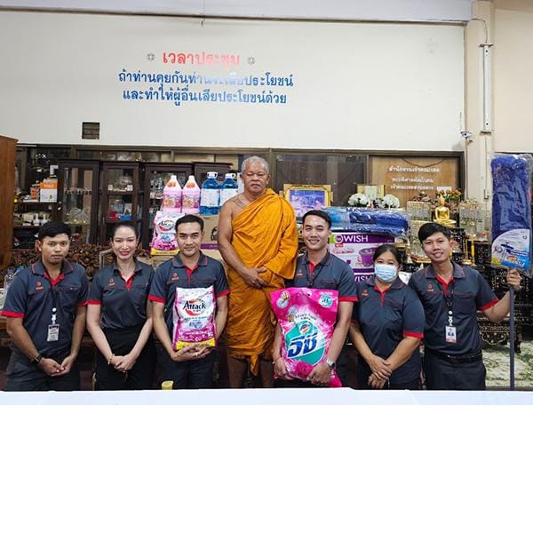 อีซี่มันนี่ อ่อนนุช มอบอุปกรณ์ทำความะอาด แด่วัดพระอารามหลวง
