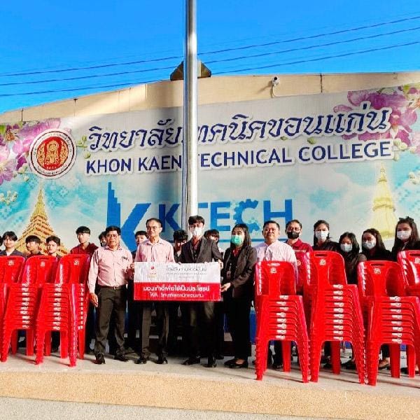อีซี่มันนี่ ศรีจันทร์ มอบเก้าอี้ให้กับวิทยาลัยเทคนิคขอนแก่น